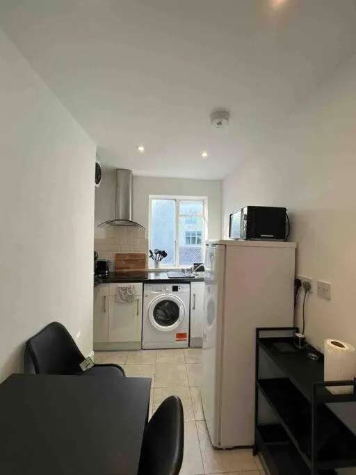 Image 5 of Fully equipped 2 bed flat on Old Compton St!