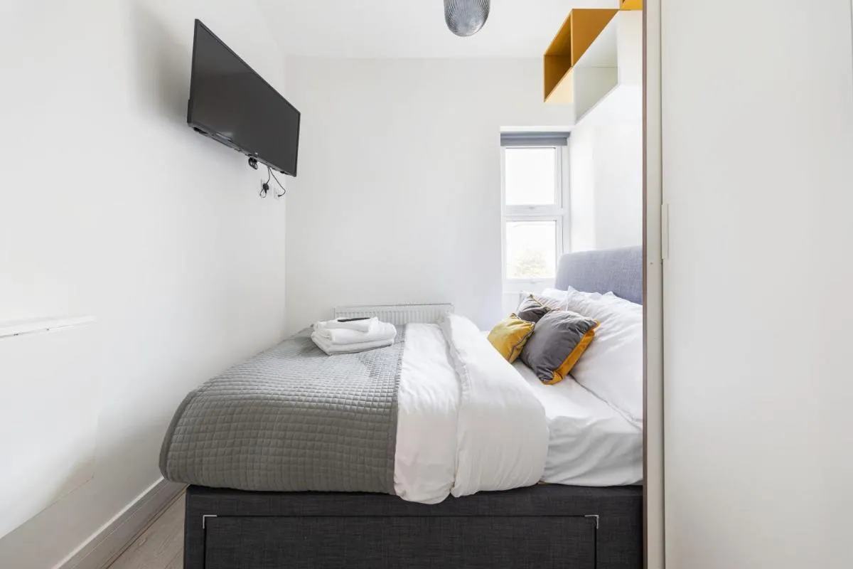 Image 3 of Functional Budget Stay with Wi-Fi and Laundry Facilities near Tube Station