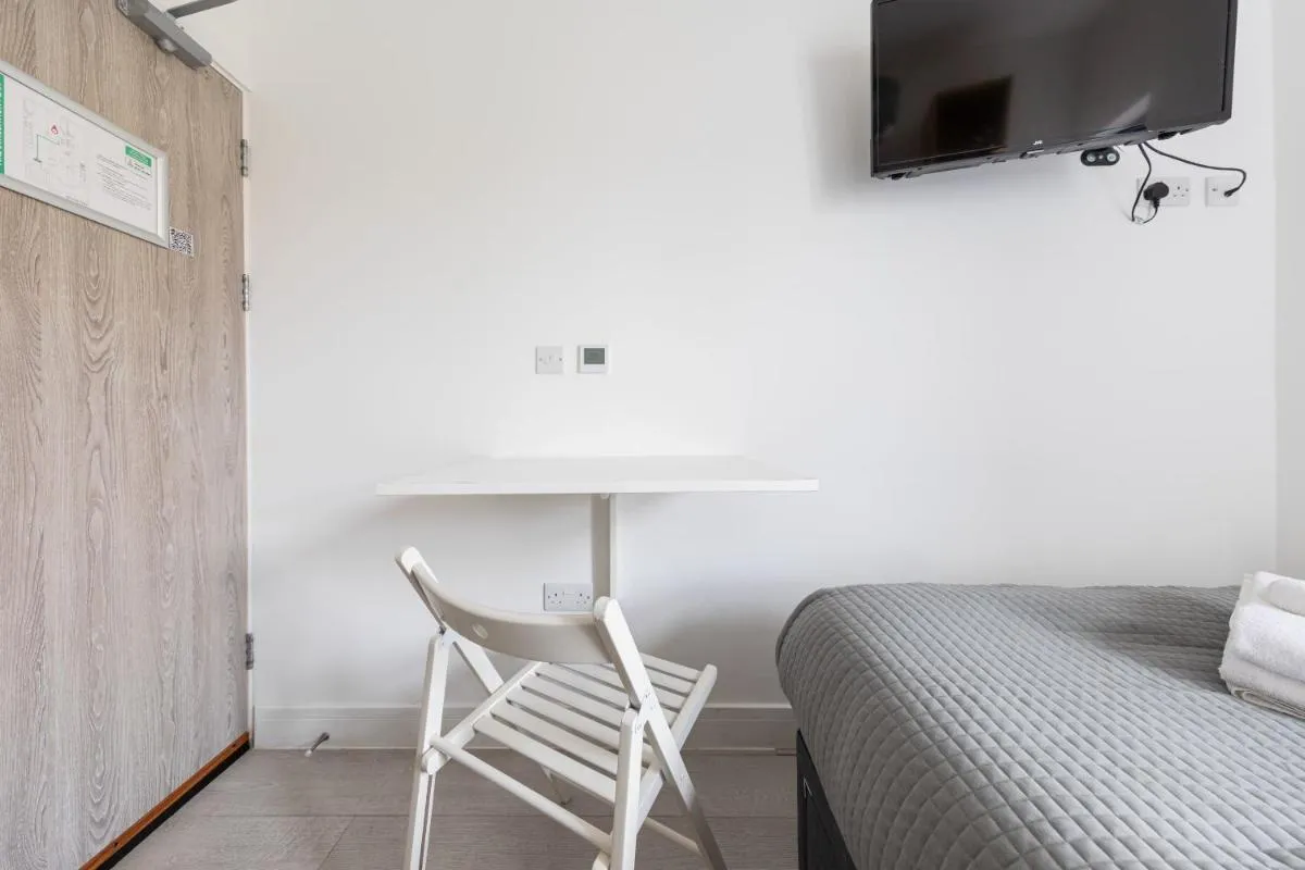 Image 4 of Functional Budget Stay with Wi-Fi and Laundry Facilities near Tube Station