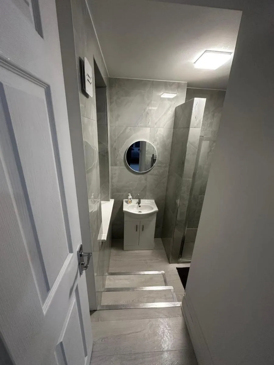Image 4 of Funky Flat Nr Central London