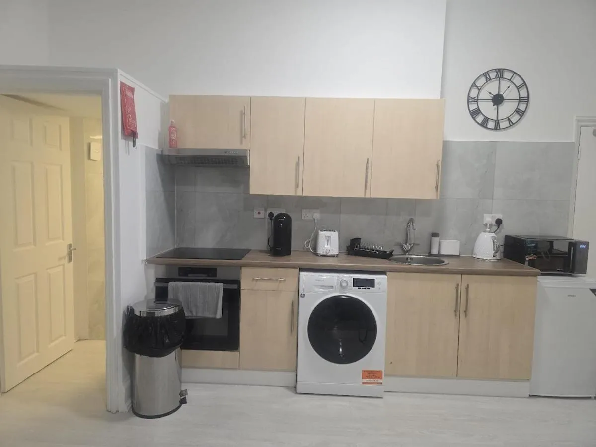 Image 5 of Funky Flat Nr Central London