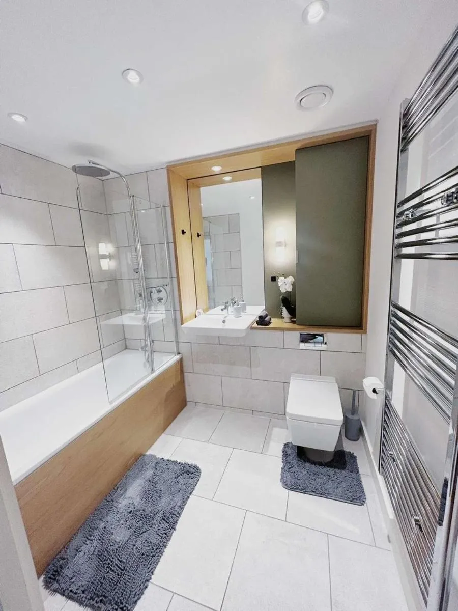 Image 4 of GOLDEn LuxurY APARtMENT