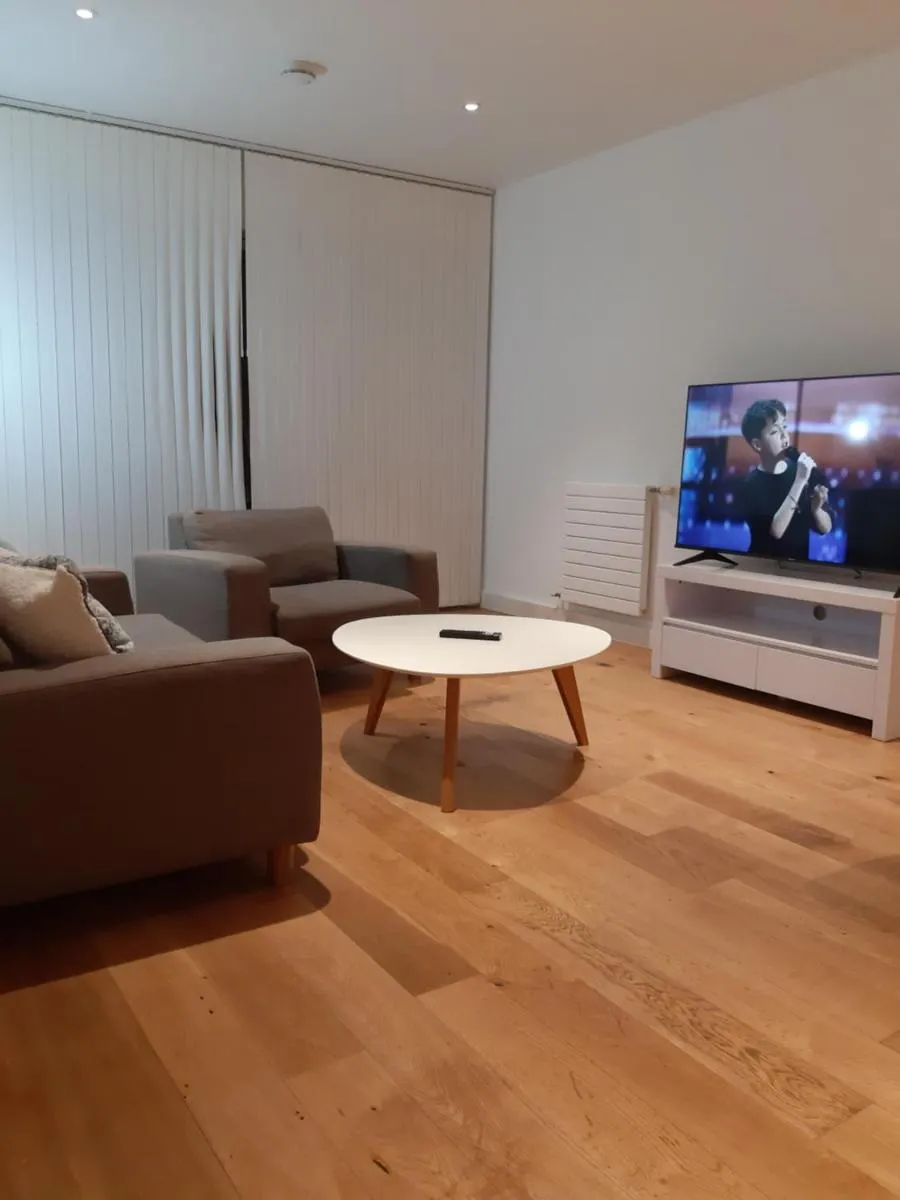 Image 3 of GOLDEn LuxurY APARtMENT