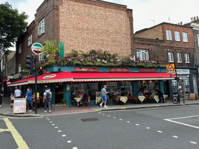 Image 5 of GUEST ROOMS in CAMDEN TOWN