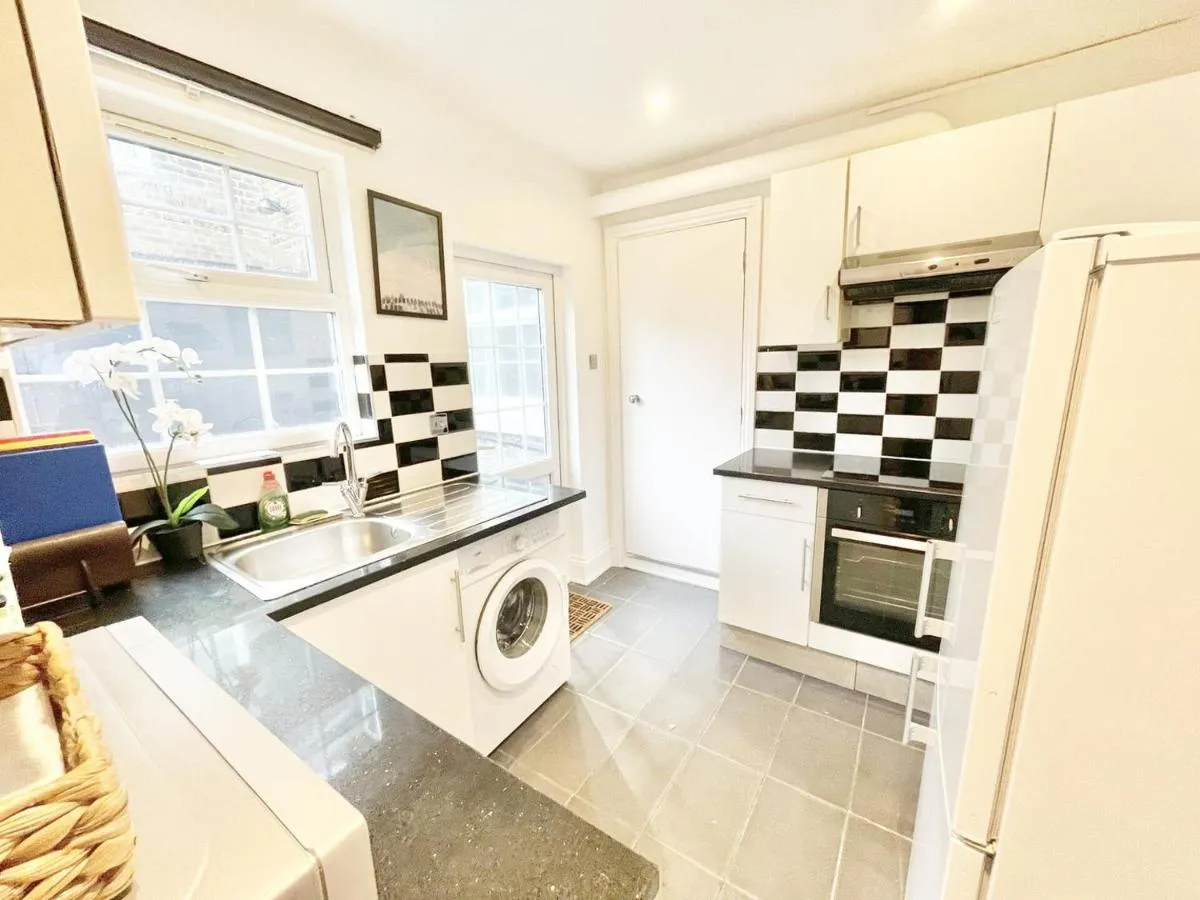 Image 4 of Garden Apartment with Free Parking near Wembley