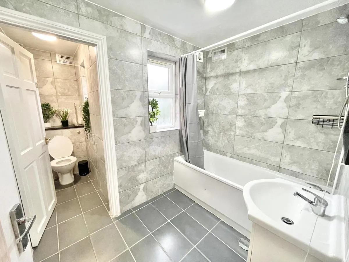 Image 5 of Garden Apartment with Free Parking near Wembley