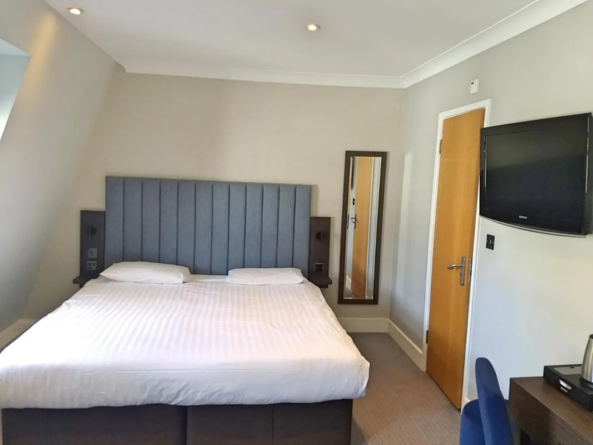 Image 3 of Garden Court Hotel