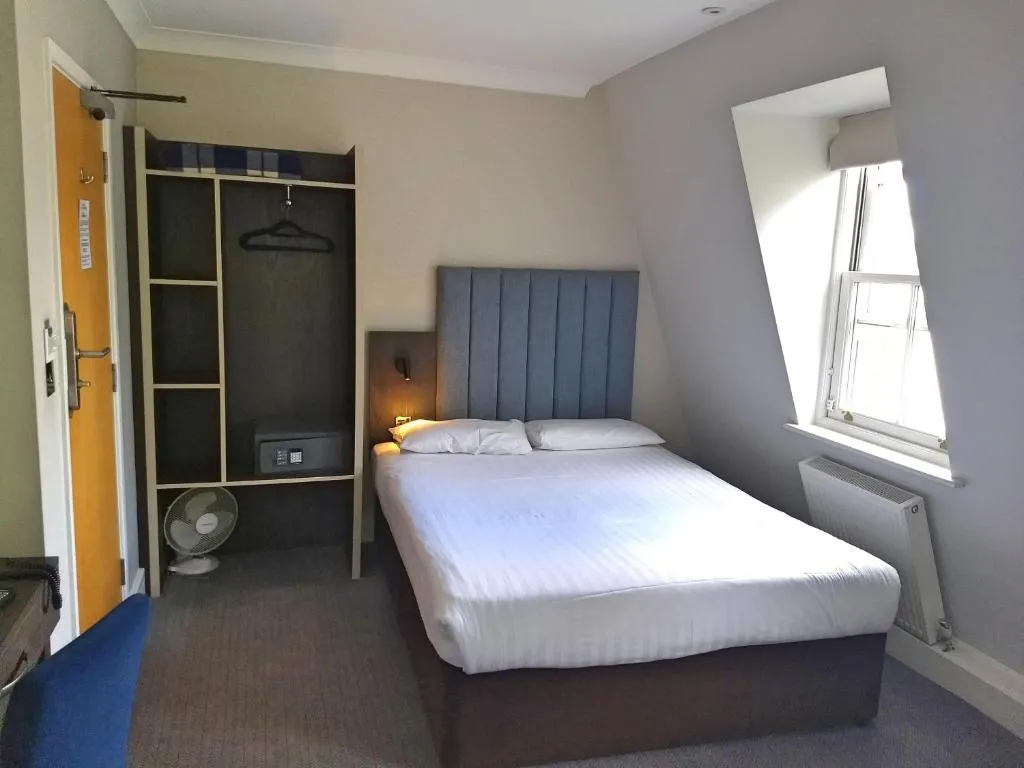 Image 1 of Garden Court Hotel