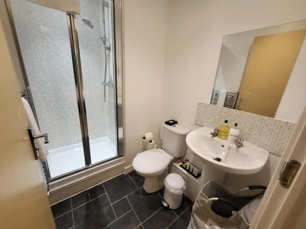 Image 3 of Garland Central City Apartment London 2