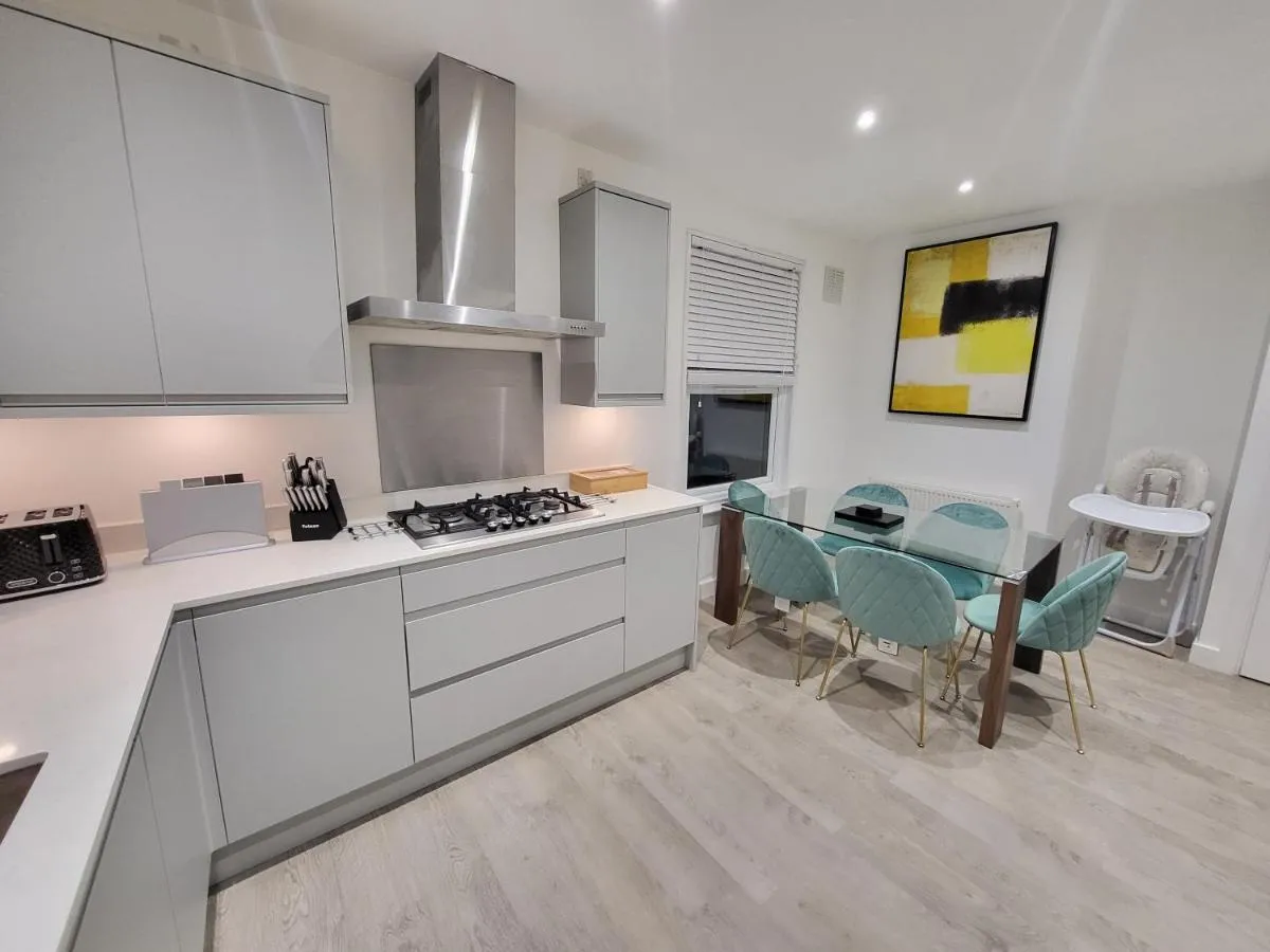 Image 4 of Garland Modern 4 Bedroom Central Apartment London