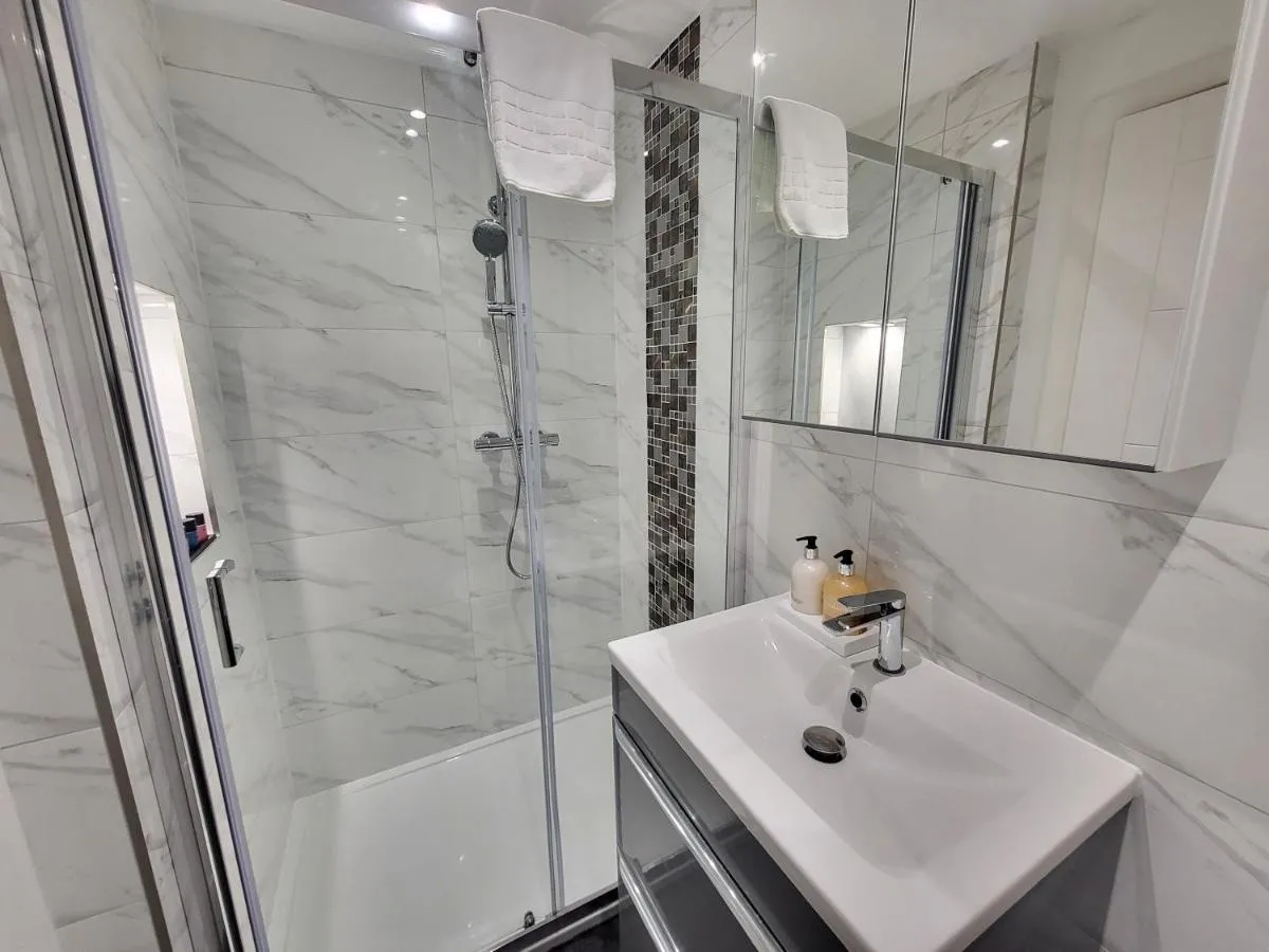 Image 3 of Garland Modern 4 Bedroom Central Apartment London