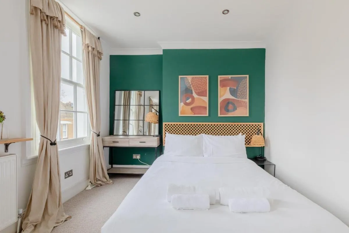 Image 3 of Glorious 2BD Duplex with Balcony Islington