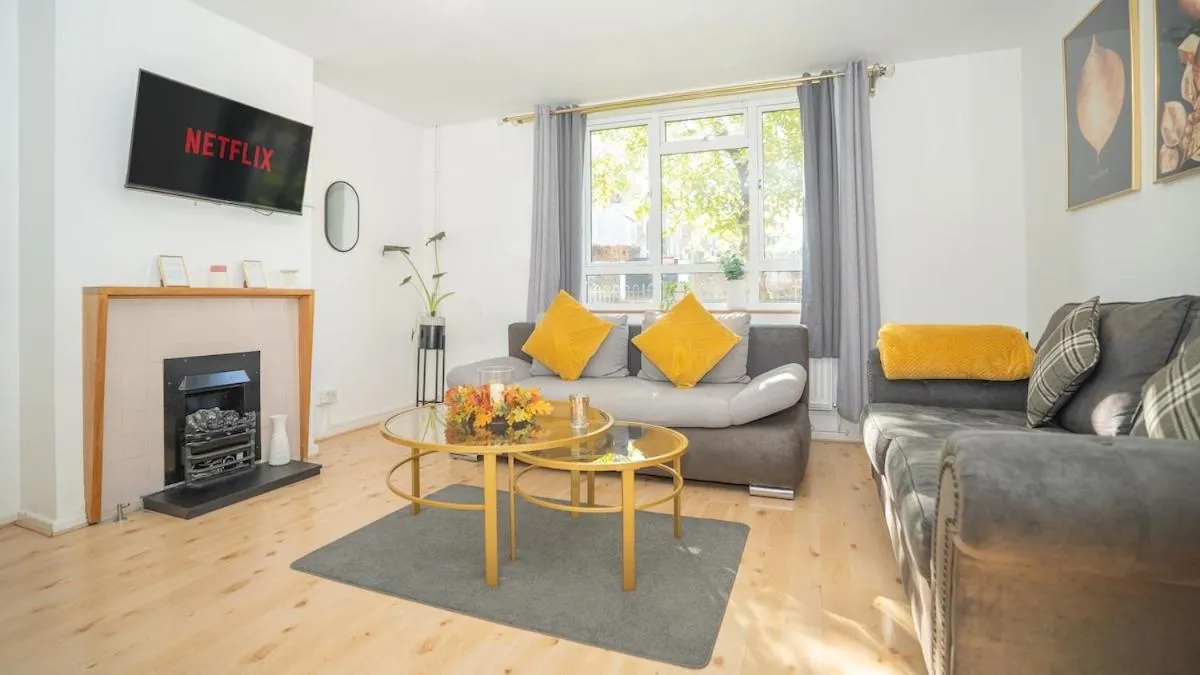 Image 5 of Golden Stay maisonette next to Camden Town with private parking
