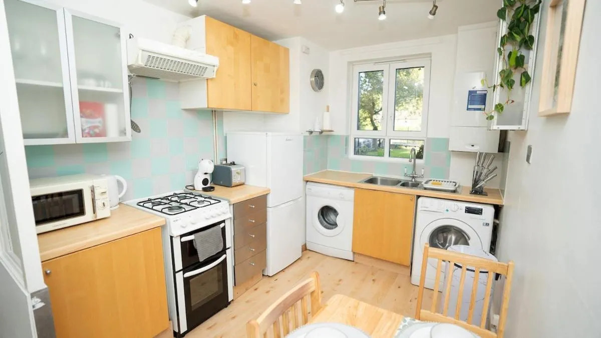 Image 4 of Golden Stay maisonette next to Camden Town with private parking