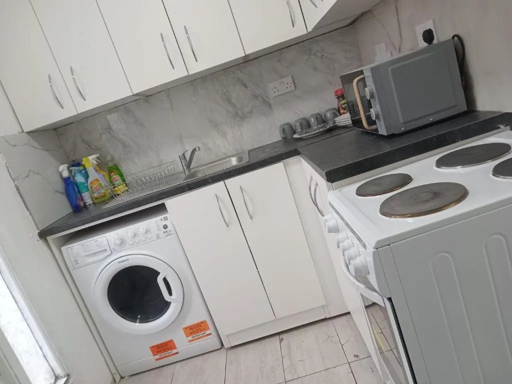 Image 1 of Good priced Single Rooms in harrow with shared bathrooms