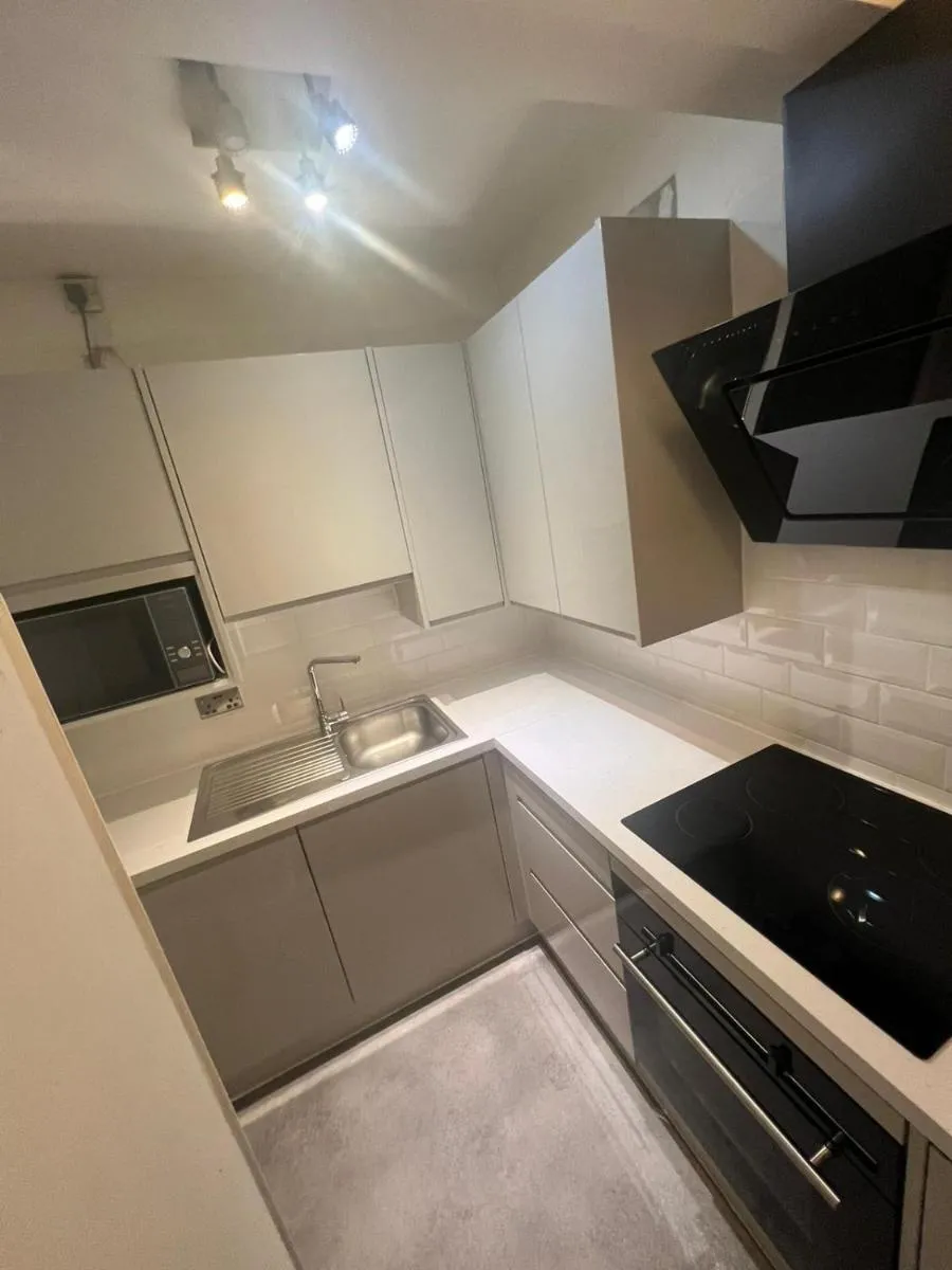 Image 4 of Gorgeous First Floor apartment near Station