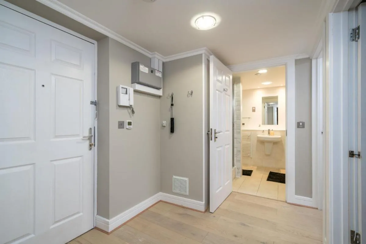 Image 3 of Gorgeous design 2 bed flat Barons Court Sleeps Six