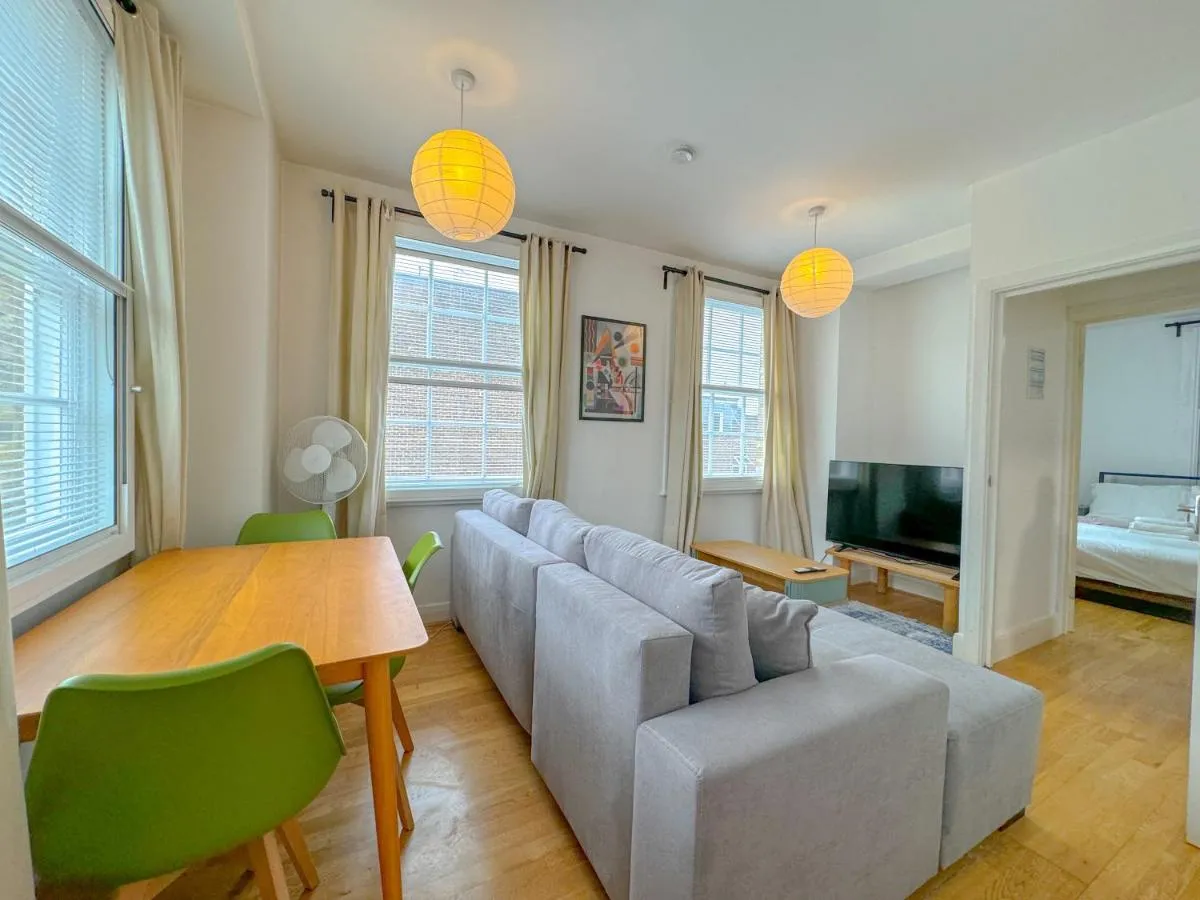 Image 3 of Gower street residences