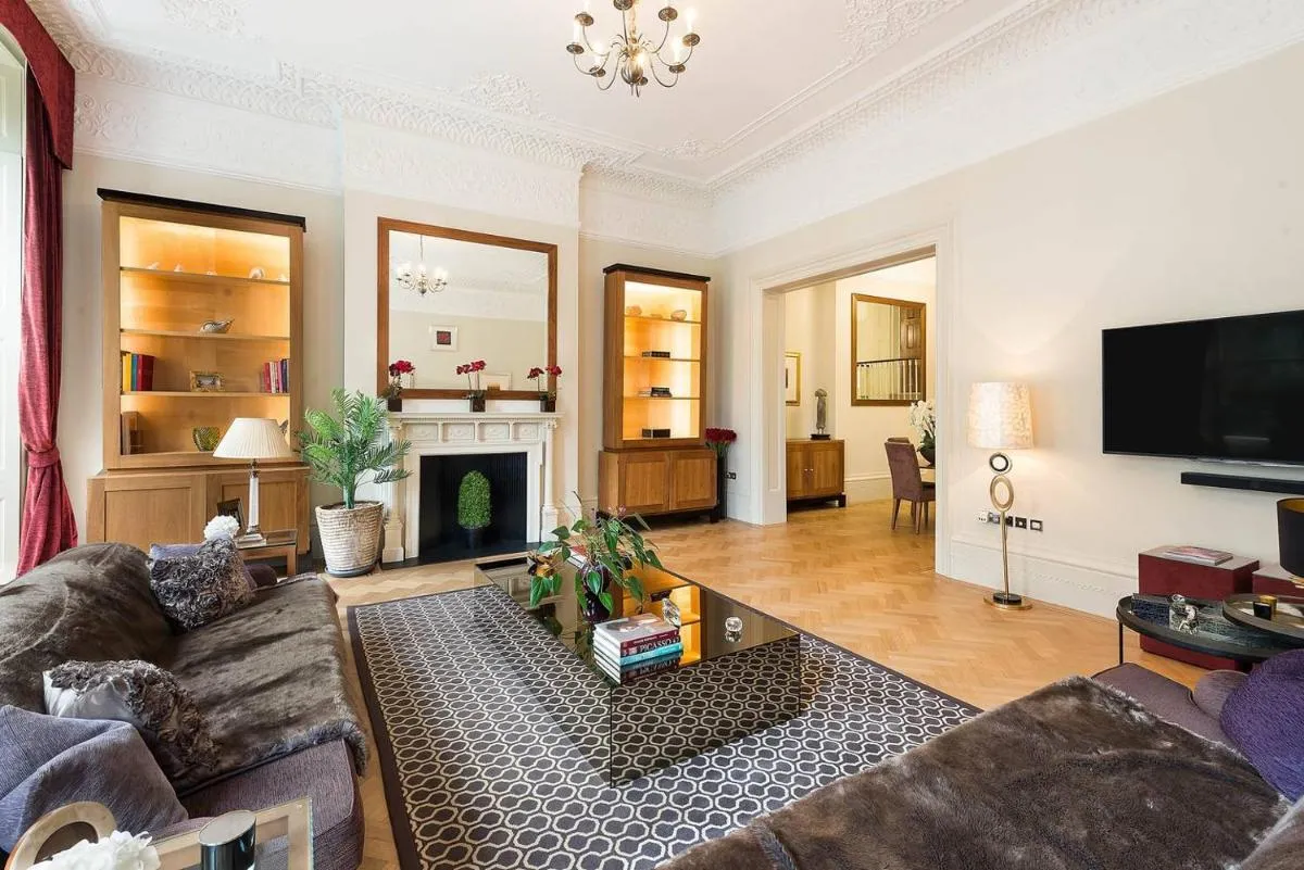 Image 5 of Grand Ambassadorial Duplex Apartment Hyde Park