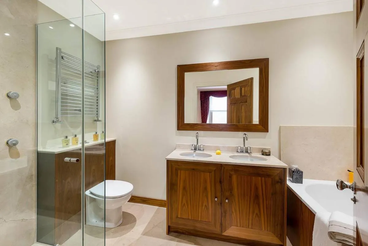 Image 3 of Grand Ambassadorial Duplex Apartment Hyde Park