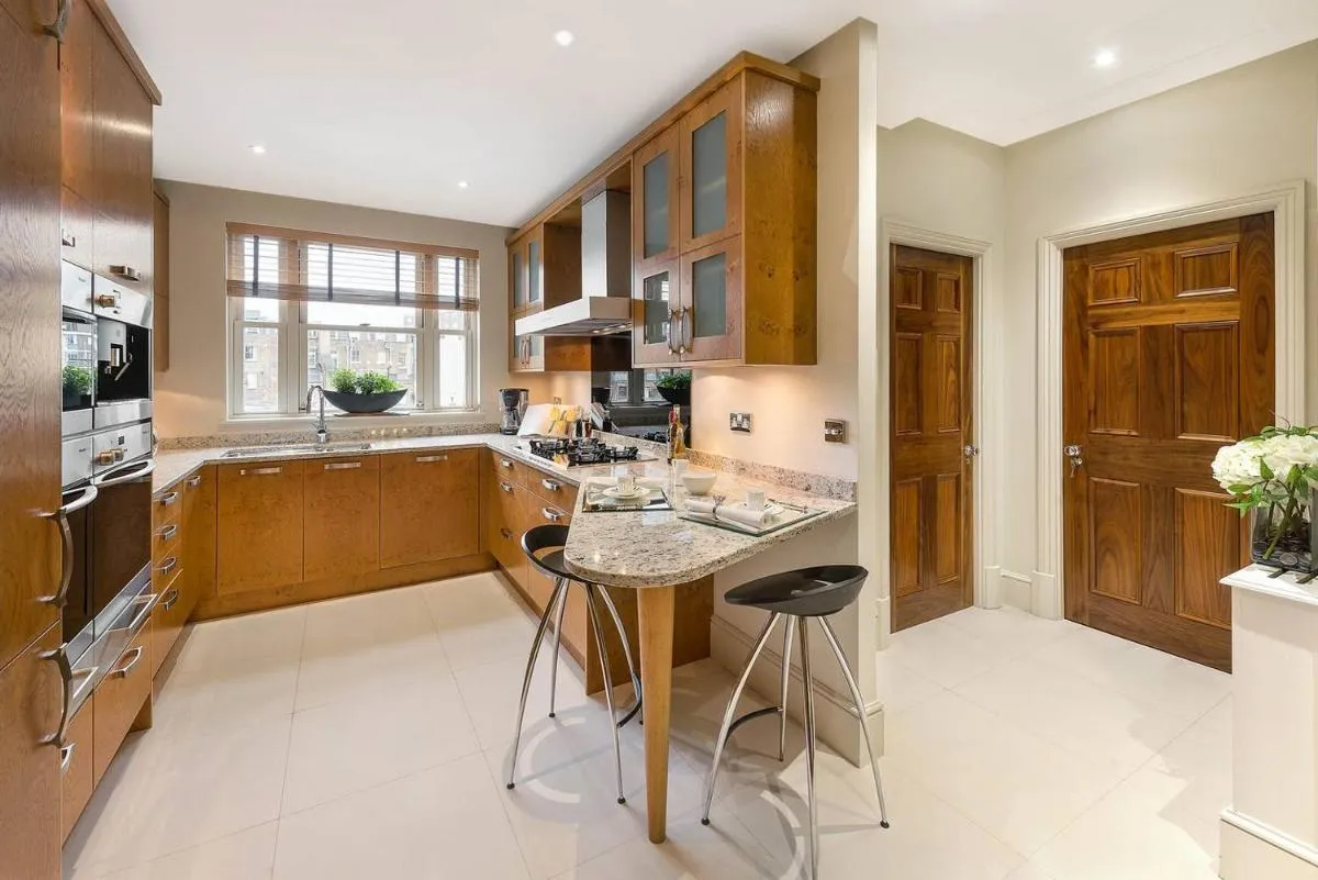 Image 4 of Grand Ambassadorial Duplex Apartment Hyde Park