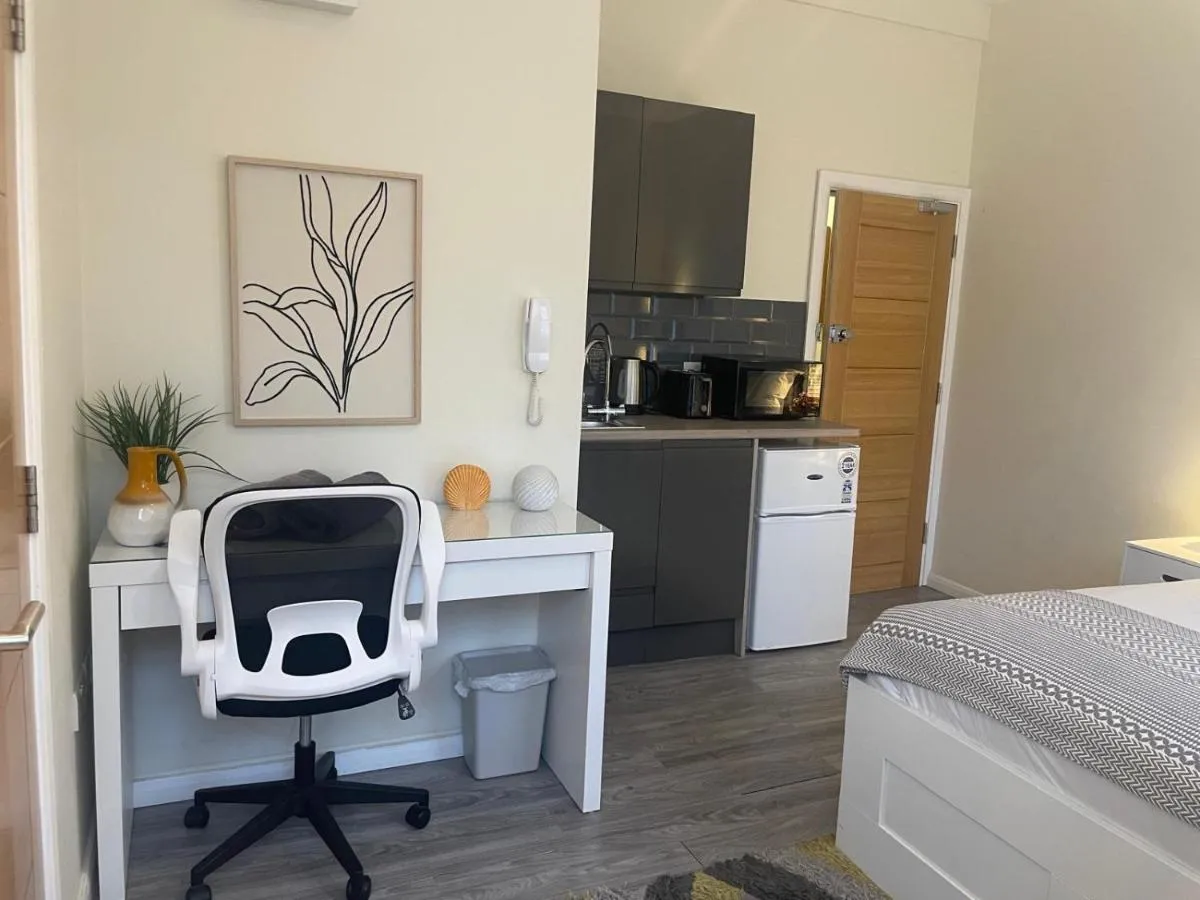 Image 3 of Grays Inn Road – Room 1