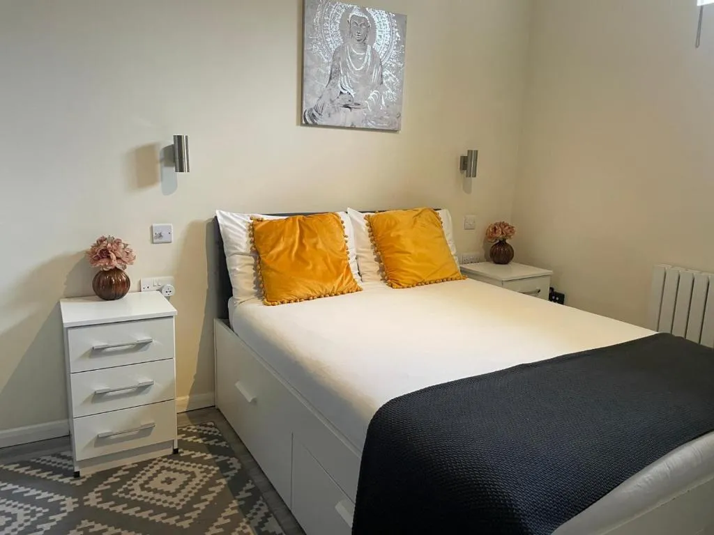 Image 1 of Grays Inn Road – Room 1