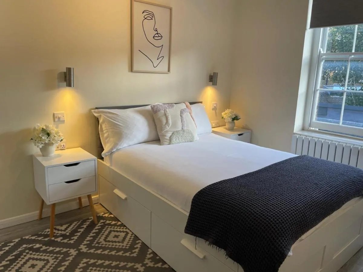Image 3 of Grays Inn Road – Room 3