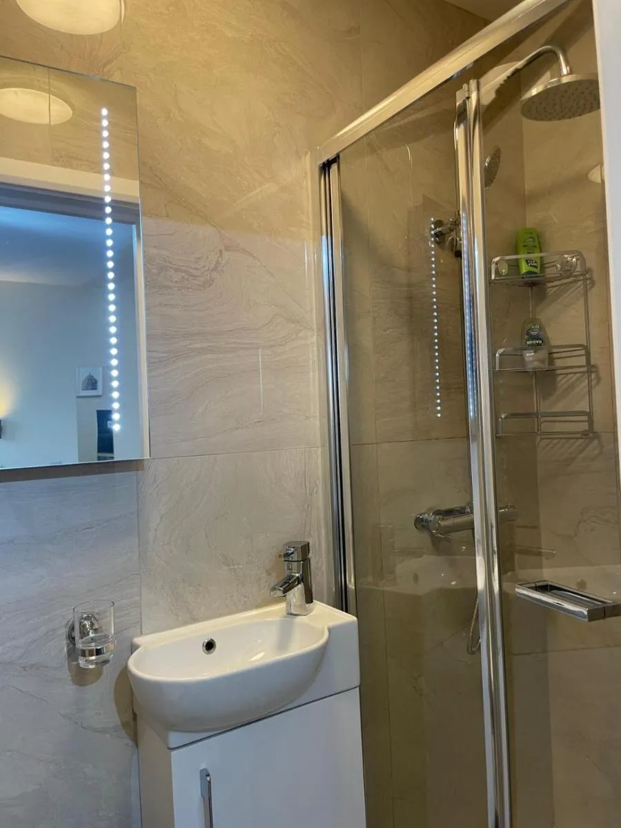 Image 4 of Grays Inn Road – Room 4