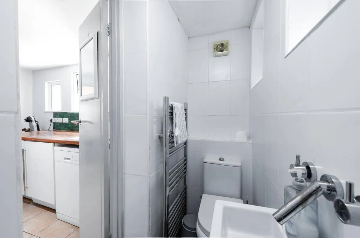 Image 3 of Great Value London Apartment with Garden in Tufnell Park near Emirates Stadium and 10 mins to Kings Cross