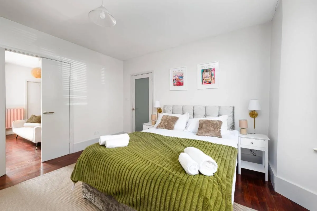 Image 2 of Great Value London Apartment with Garden in Tufnell Park near Emirates Stadium and 10 mins to Kings Cross