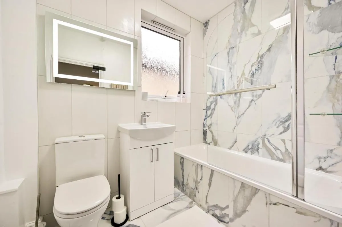 Image 3 of Greenwich Holiday Home