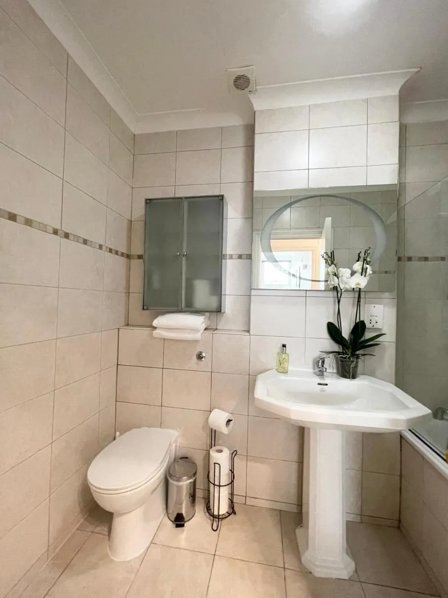 Image 4 of Grosvenor Gardens Apartments