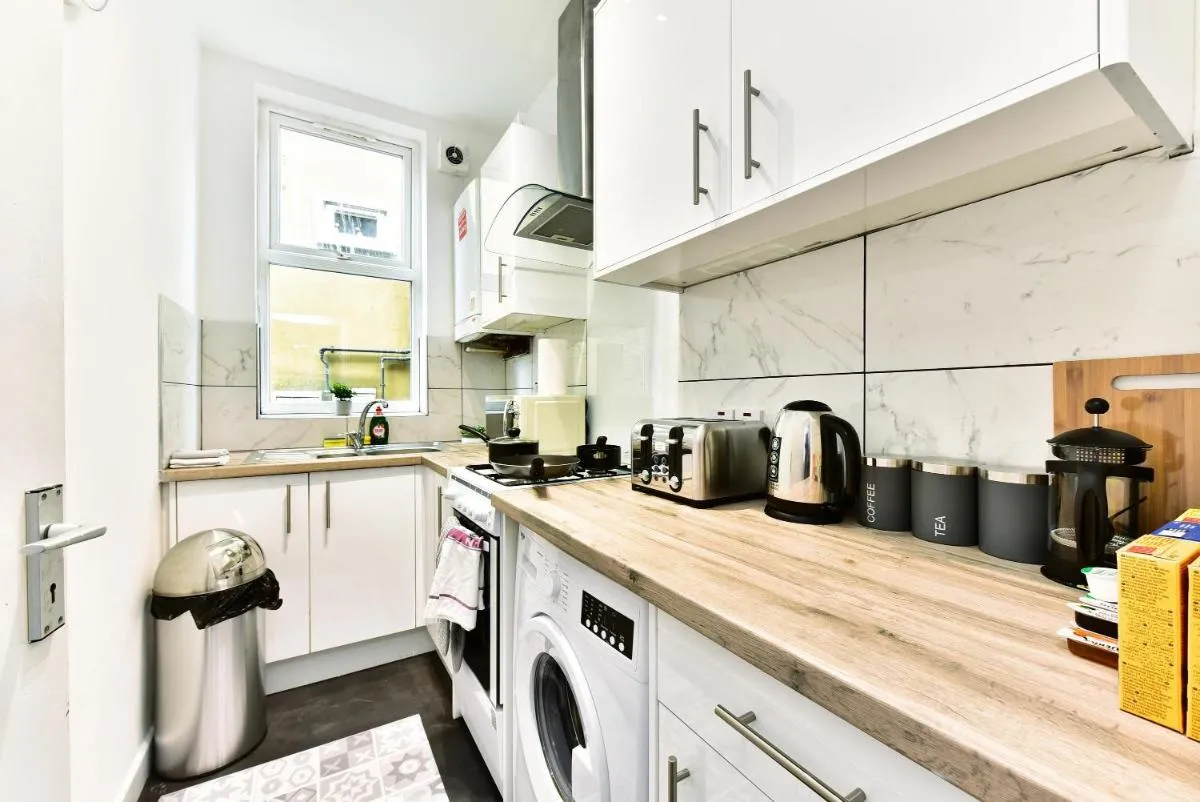 Image 4 of Ground Floor 2-Bed Near City Centre and Broadway