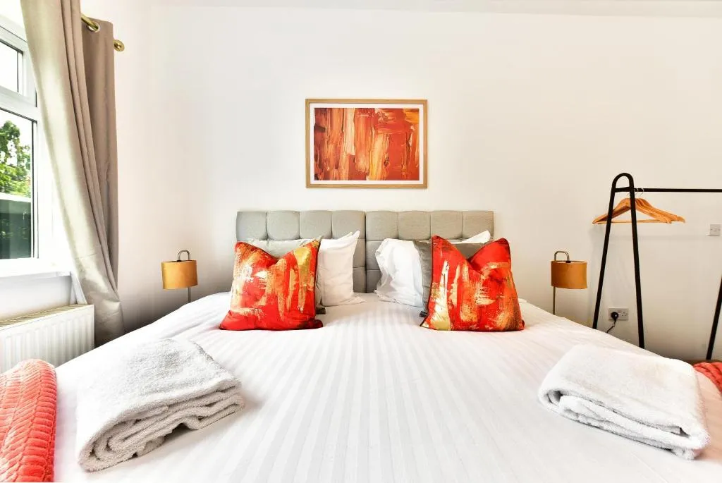 Image 1 of Ground Floor 2-Bed Near City Centre and Broadway