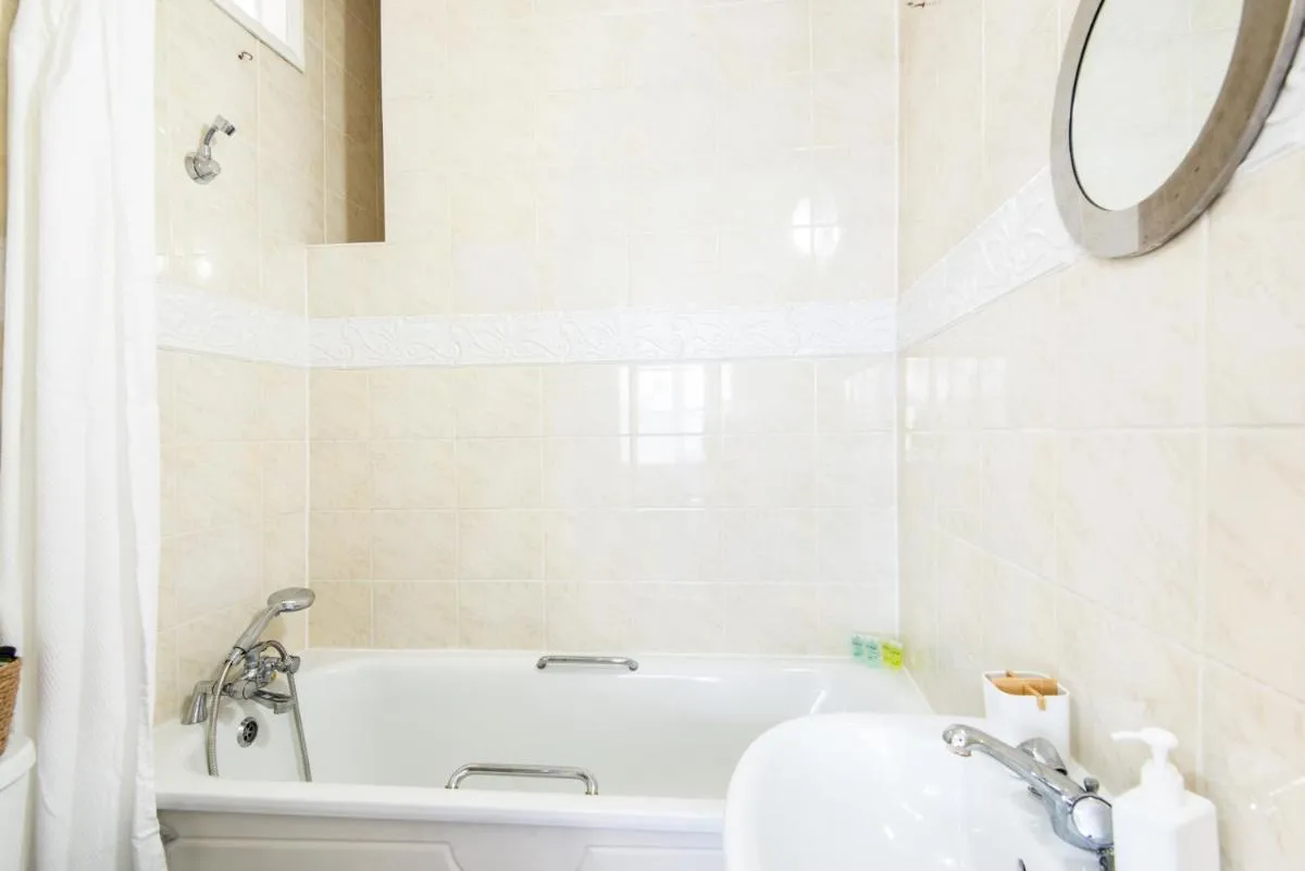 Image 3 of Ground Floor En-Suite Room with a Private Kitchen and Parking in a 5-Bedroom House at Hanwell
