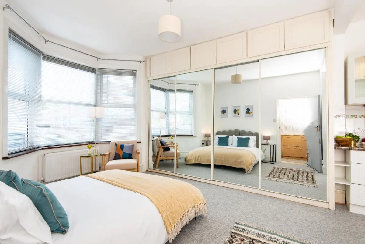Image 2 of Ground Floor En-Suite Room with a Private Kitchen and Parking in a 5-Bedroom House at Hanwell