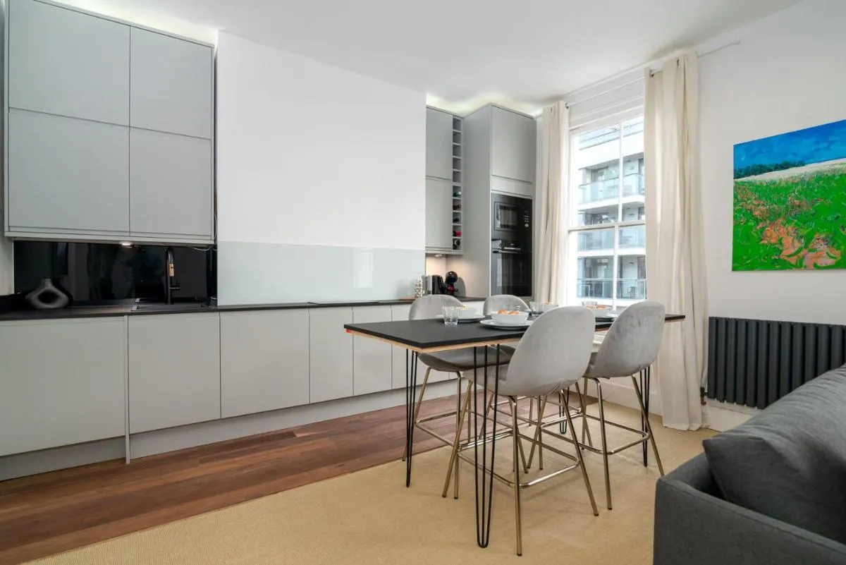Image 4 of GuestReady – Luxury Central London Retreat