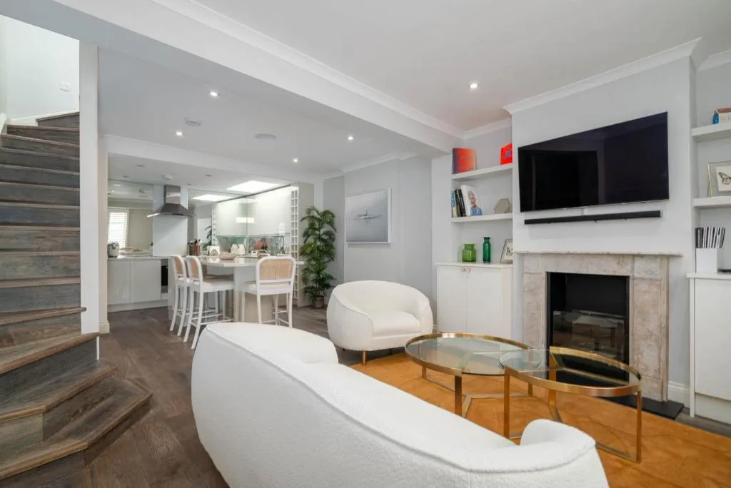 Image 1 of GuestReady – Modern Apt in Chelsea with a Terrace