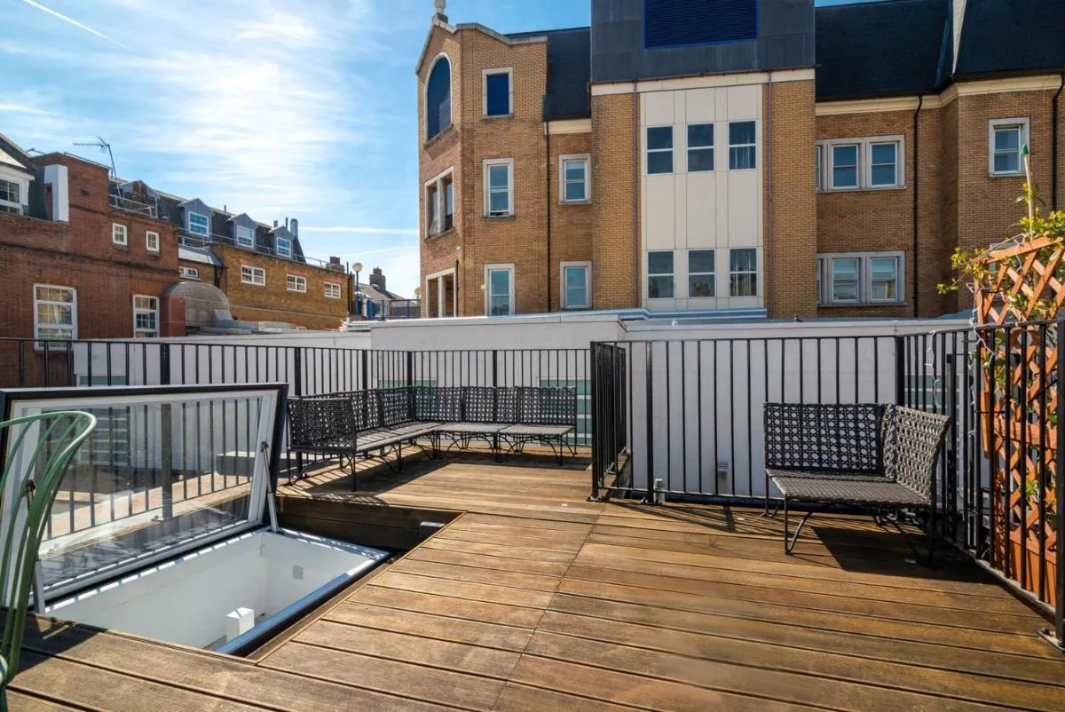 Image 3 of GuestReady – Modern Apt in Chelsea with a Terrace
