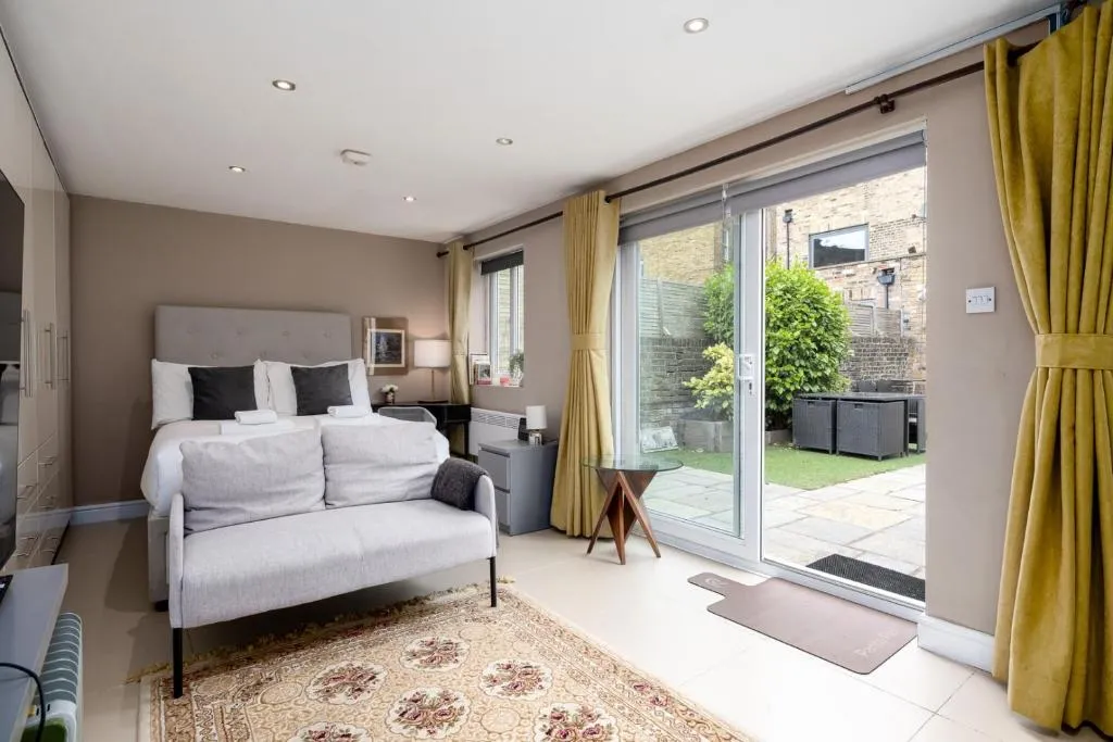 Image 1 of GuestReady – Modern studio with garden in Fulham