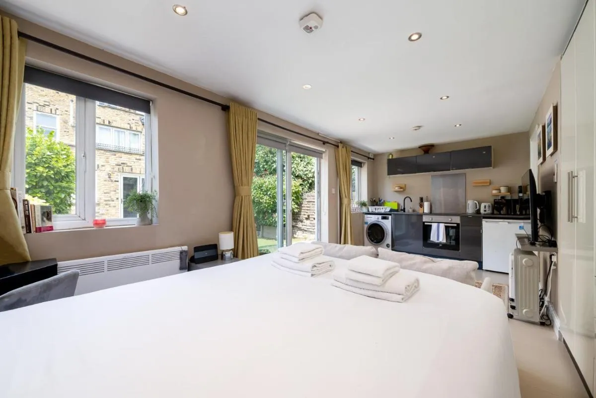 Image 3 of GuestReady – Modern studio with garden in Fulham