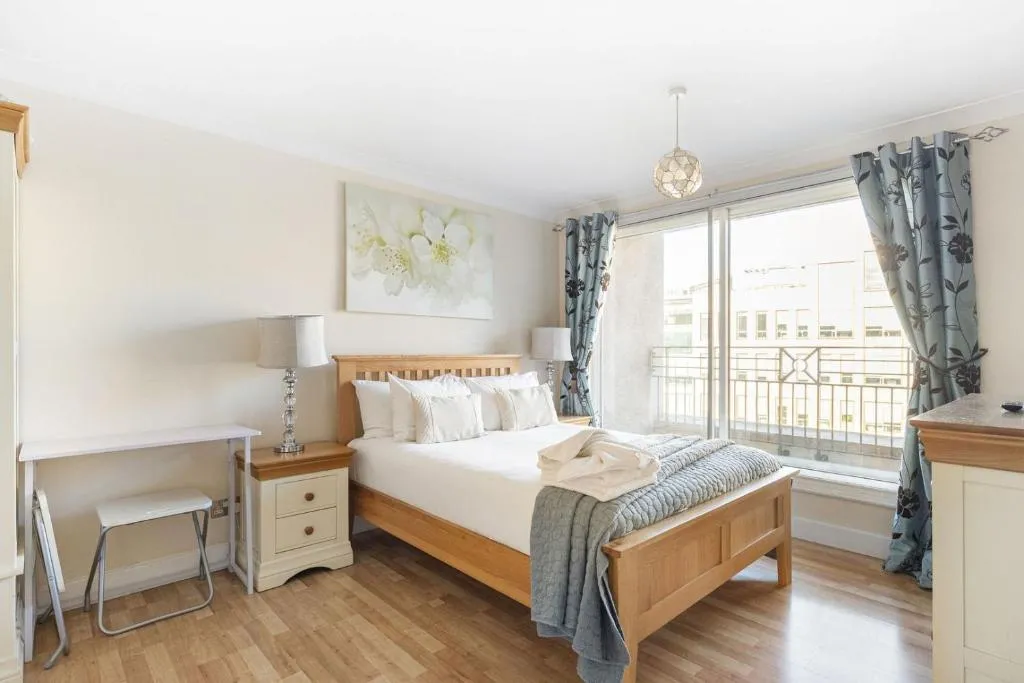 Image 1 of GuestReady – Relaxing Ensuite Room with Balcony