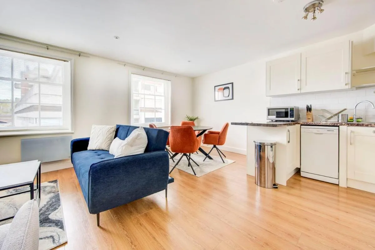 Image 4 of GuestReady – Sleek Serenity in Hammersmith
