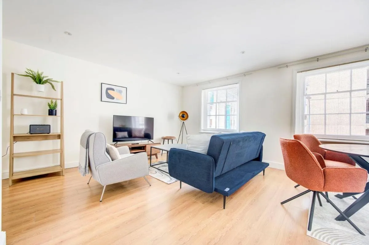 Image 3 of GuestReady – Sleek Serenity in Hammersmith