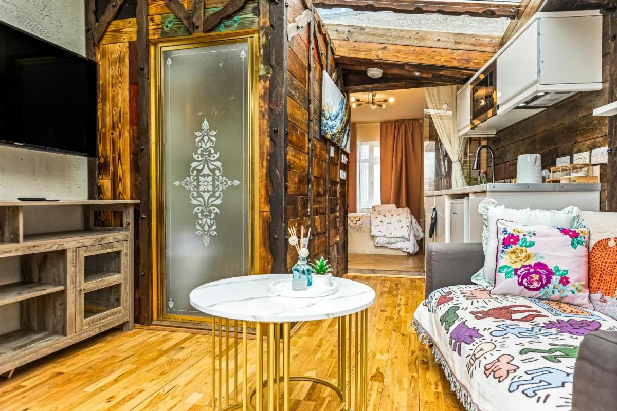 Image 4 of Guest suite with hot tub and sauna