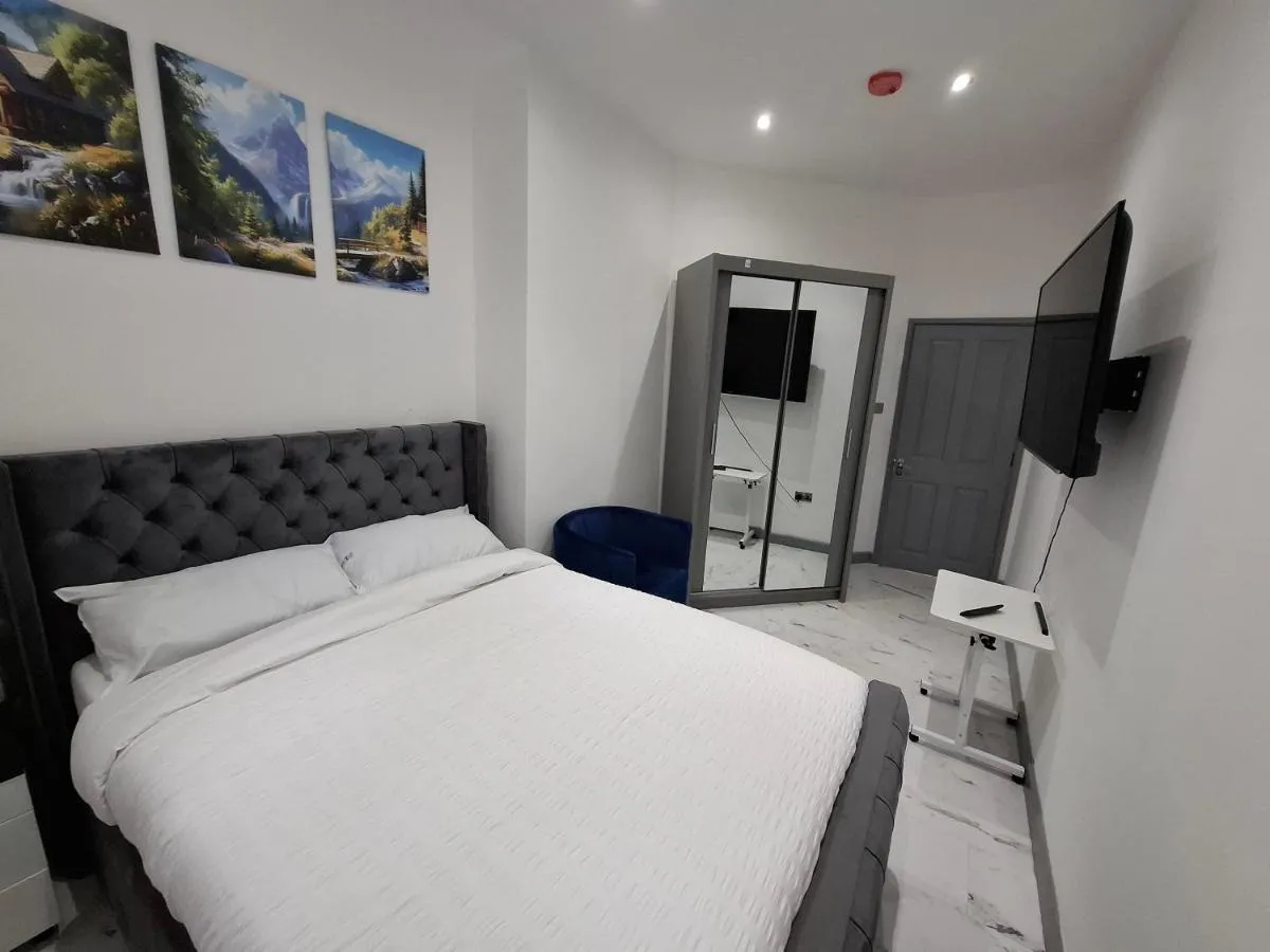 Image 5 of Guyrock Apartments