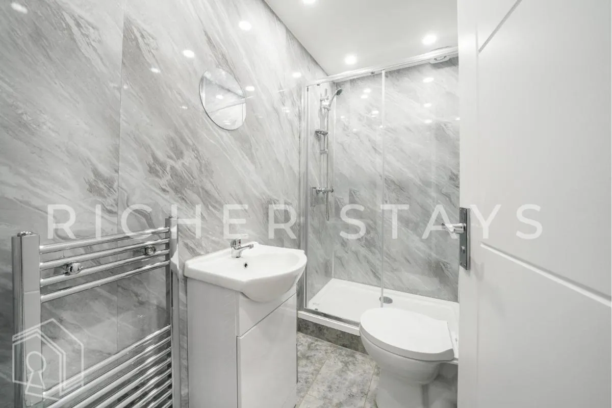 Image 3 of Hackney Deluxe Rooms