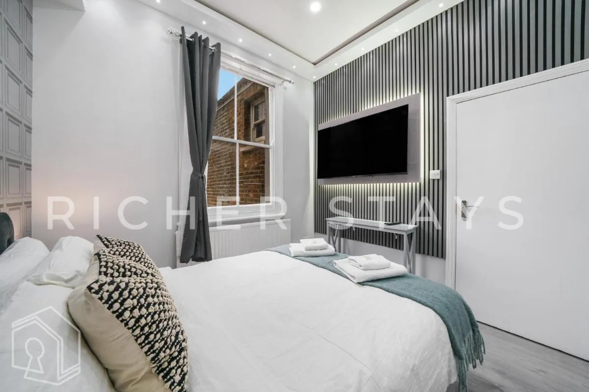 Image 4 of Hackney Deluxe Rooms