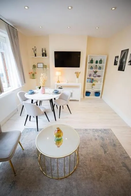 Image 4 of Hammersmith Apollo 1 Bedroom Apartment